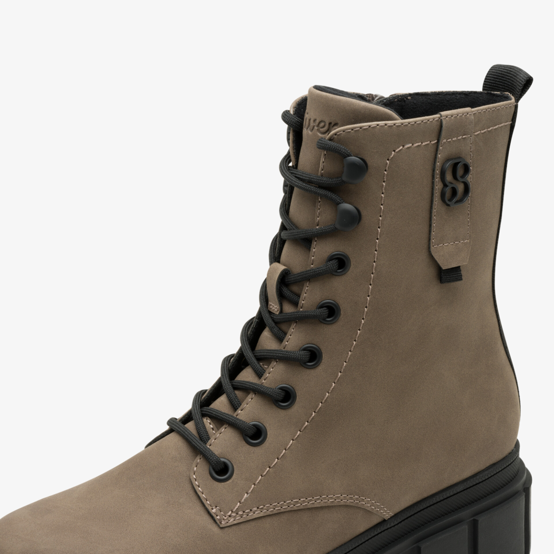 Robuster Stiefel mit hohem Schaft und schwarzer Schnürung, modisch und bequem für den Alltag geeignet