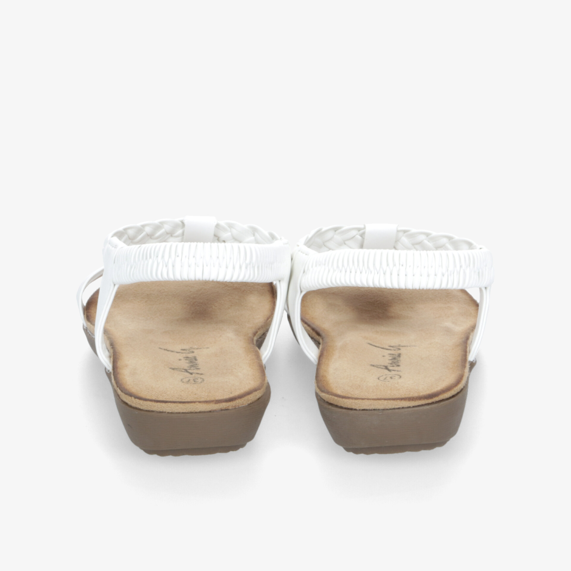 Weiße Sandalen mit komfortablem Fußbett und verstellbarem Riemen, rutschfeste Sohle für sicheren Halt hinten sichtbar