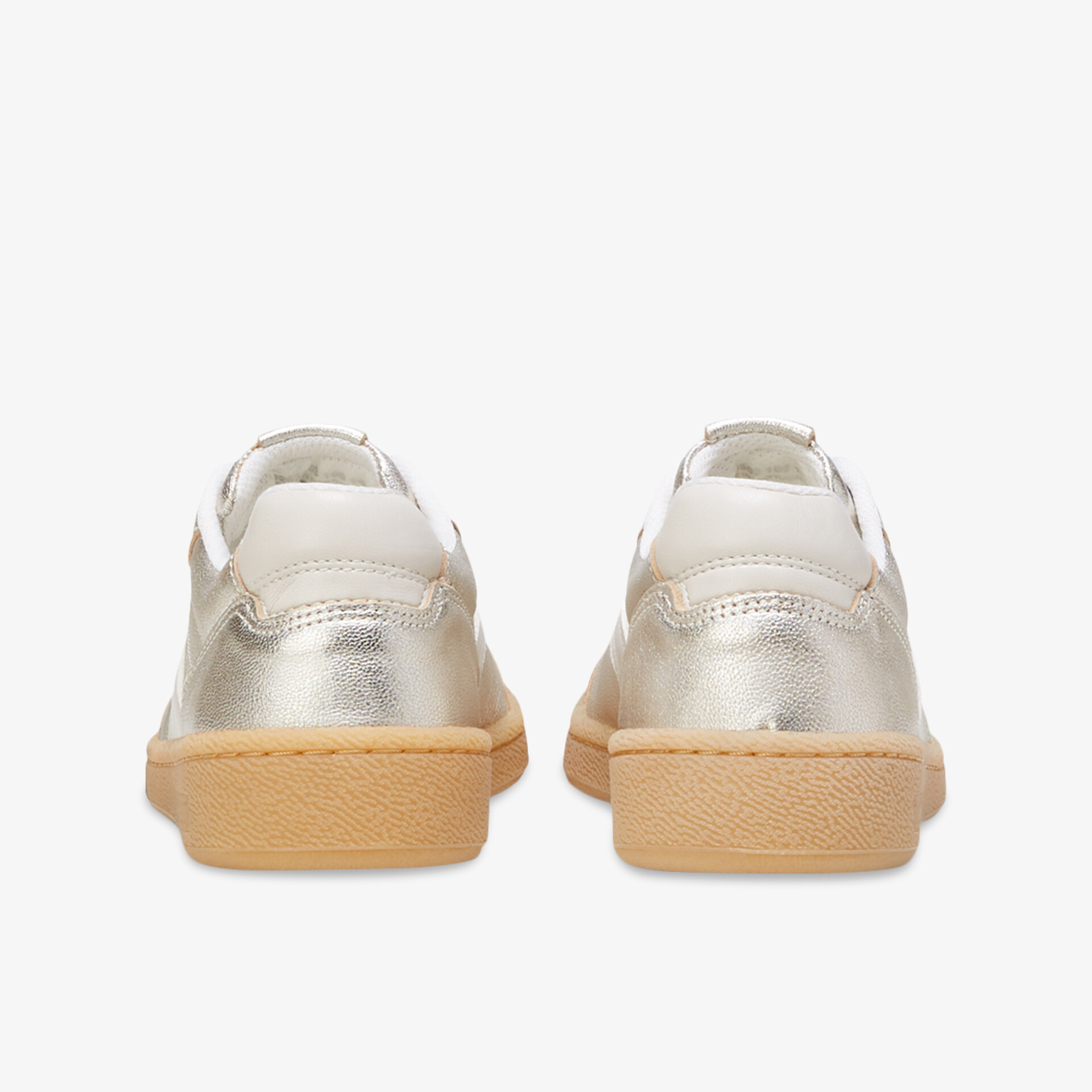 Rückansicht von zwei Schuhen mit rutschfester Gummisohle und modernem, strapazierfähigem Design
