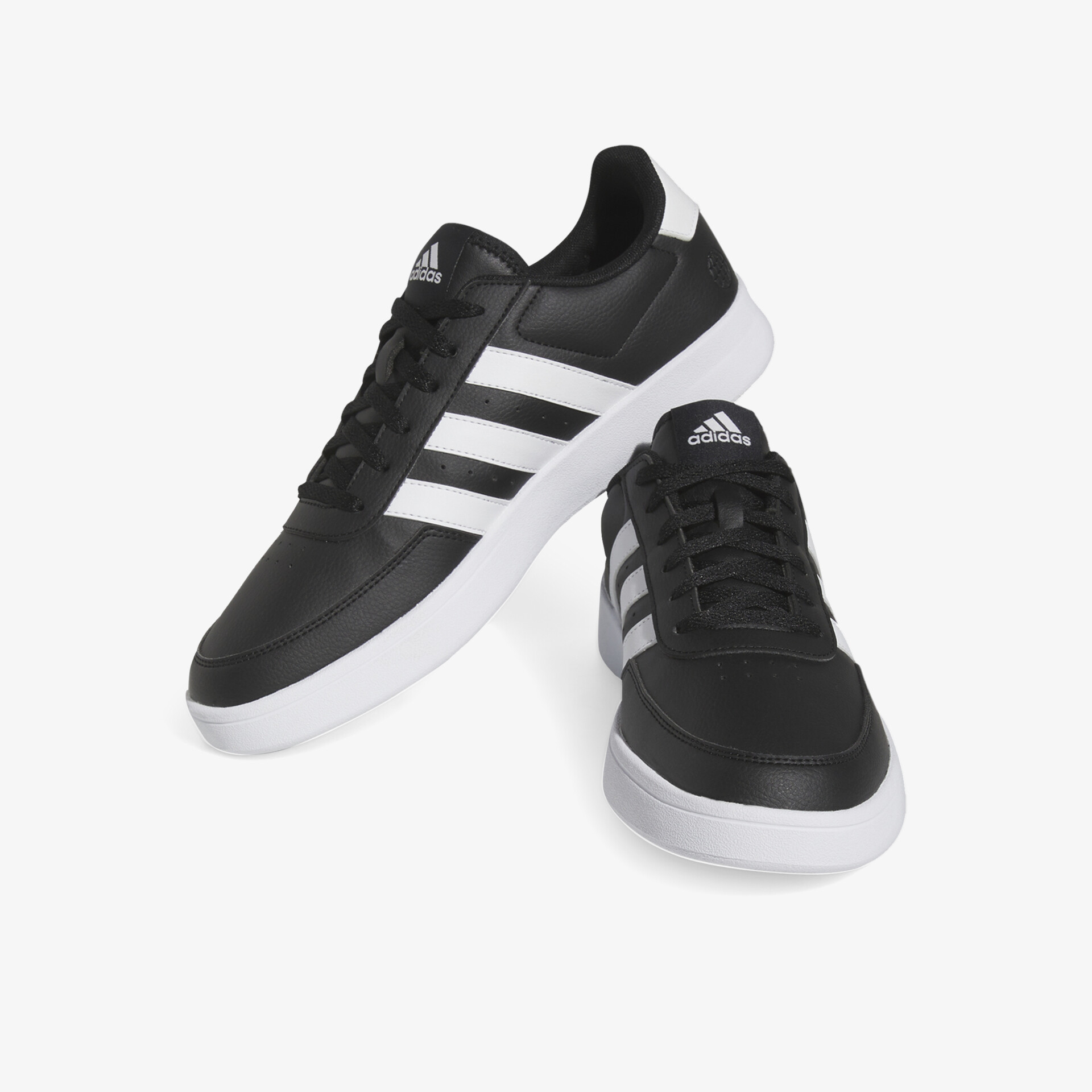 Moderne schwarze Sneaker mit weißen Streifen, komfortabel und leicht, ideal für sportliche Aktivitäten