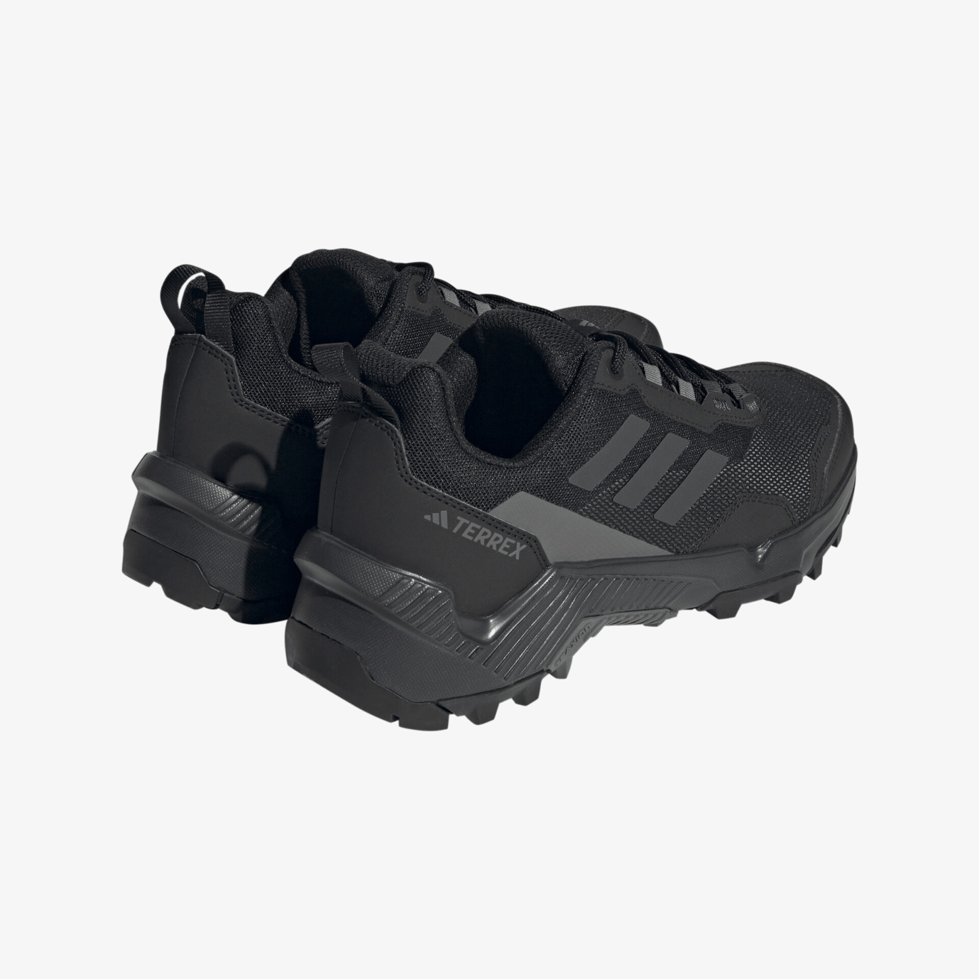 Schwarze Schuhe mit robuster Konstruktion und sportlichem Design, ideal für Outdoor-Aktivitäten.