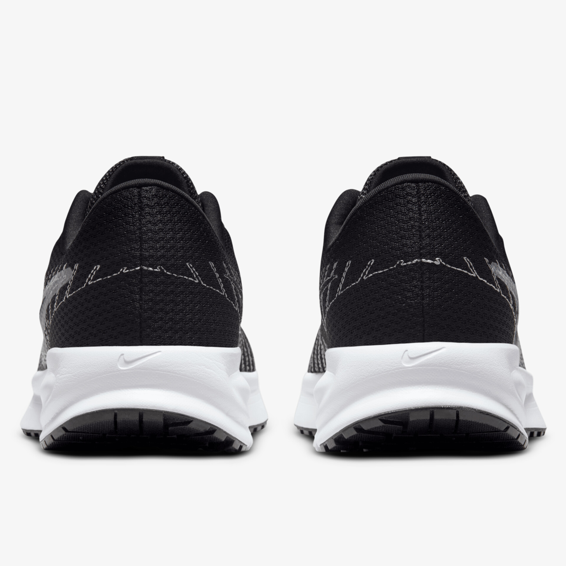 Schwarze und weiße Turnschuhe mit modernem Design und komfortabler Passform, Rückansicht