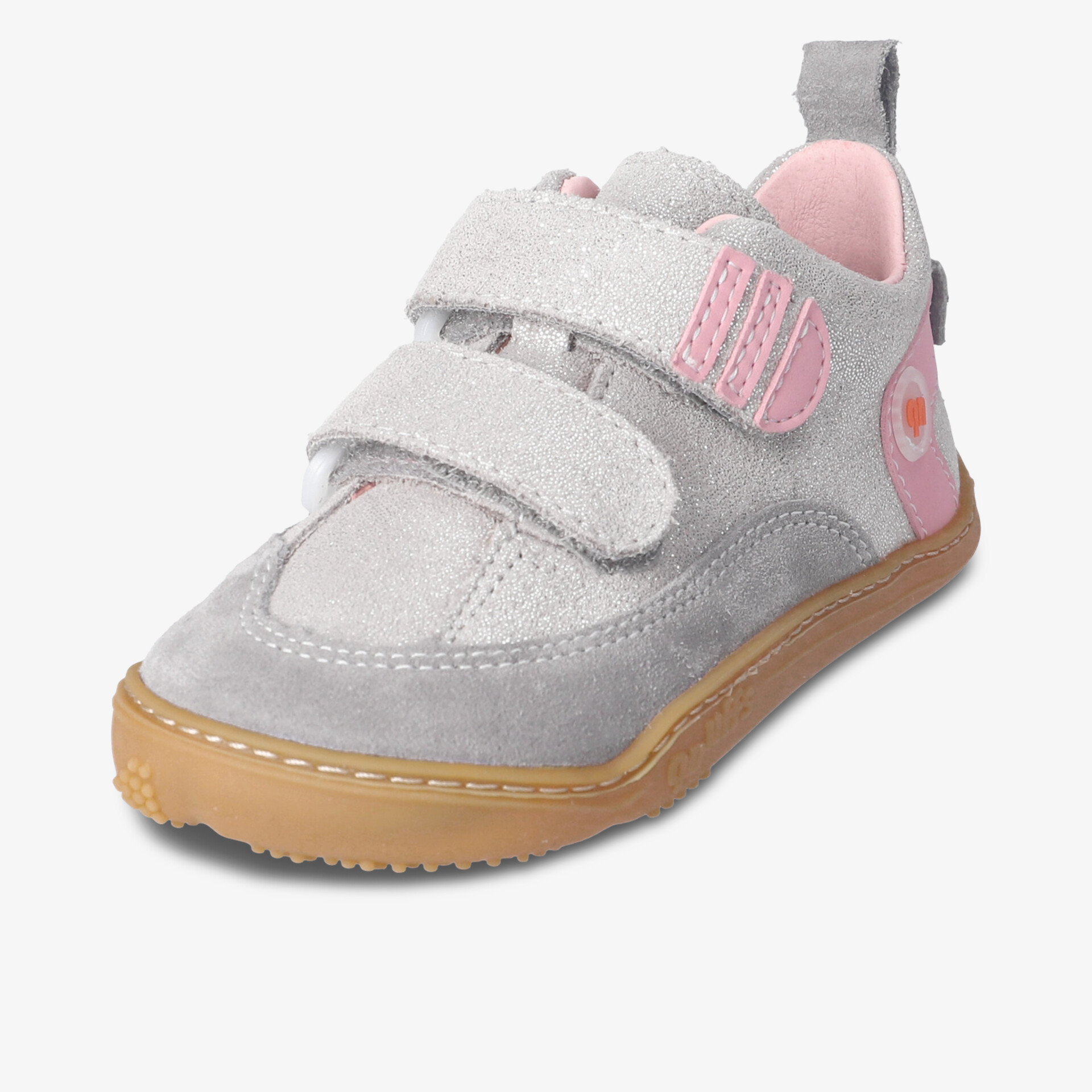 Schuh mit rutschfester Sohle und einfachem Verschlussmechanismus, in stilvollem Design.