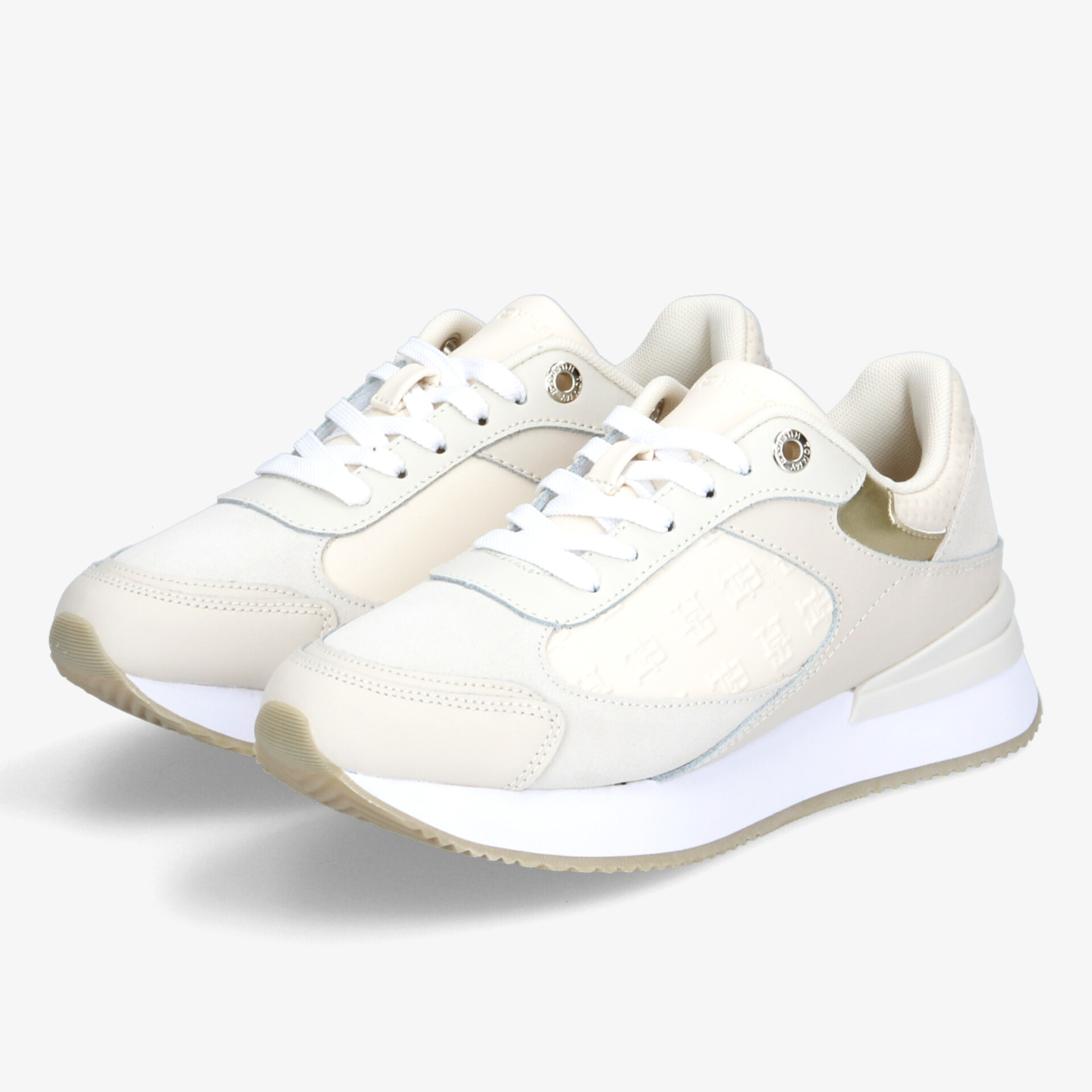 Stilvolle weiße Turnschuhe mit komfortablem Design und vielseitiger Passform für Alltag und Sportaktivitäten.