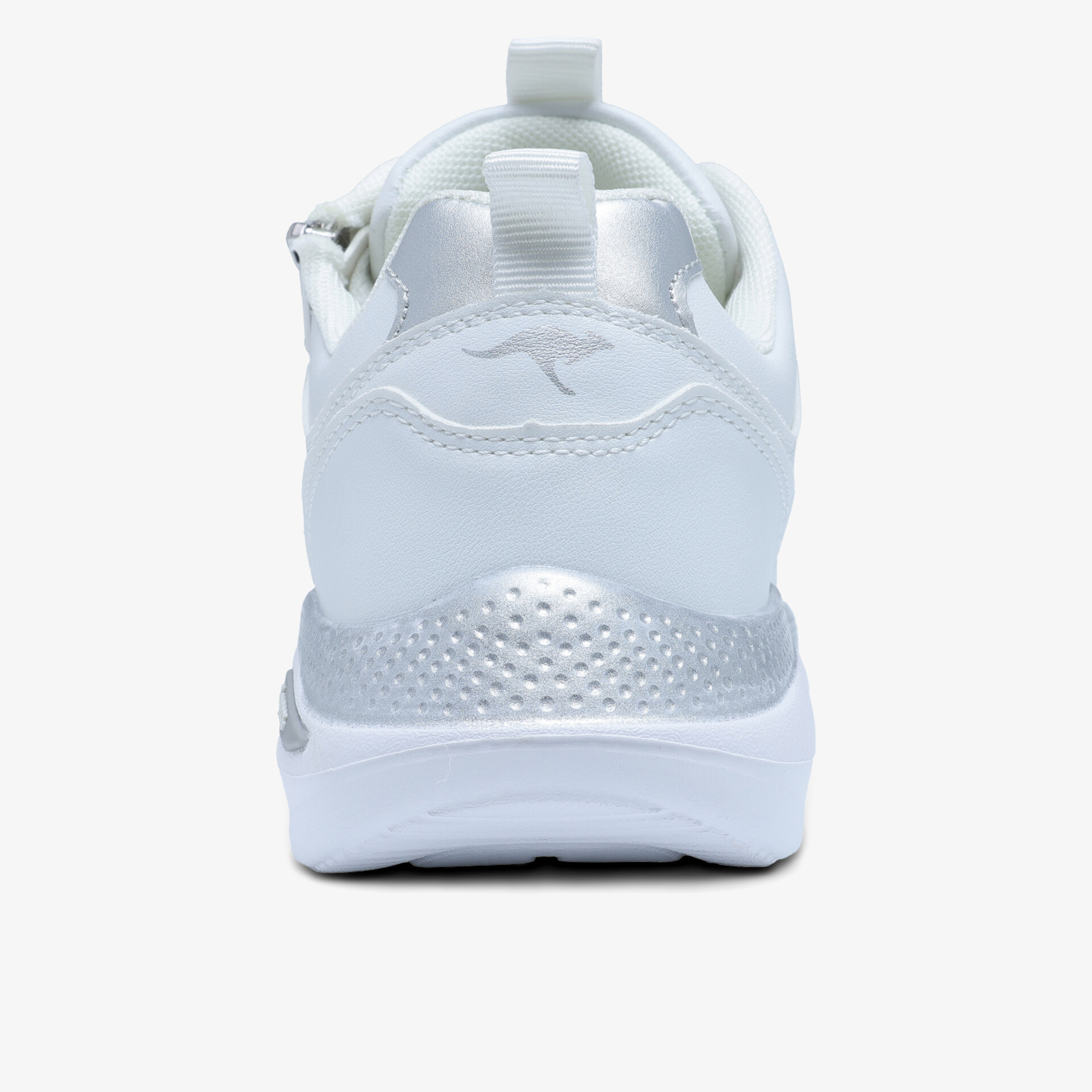 Weißer sportlicher Sneaker, leicht und komfortabel mit weicher Polsterung und rutschfester Sohle