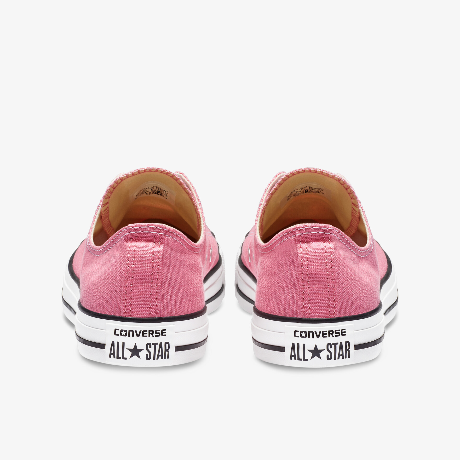 Pinkfarbene Converse All Star Sneaker von hinten. Klassischer Stil und bequeme Passform für vielseitiges Tragen.