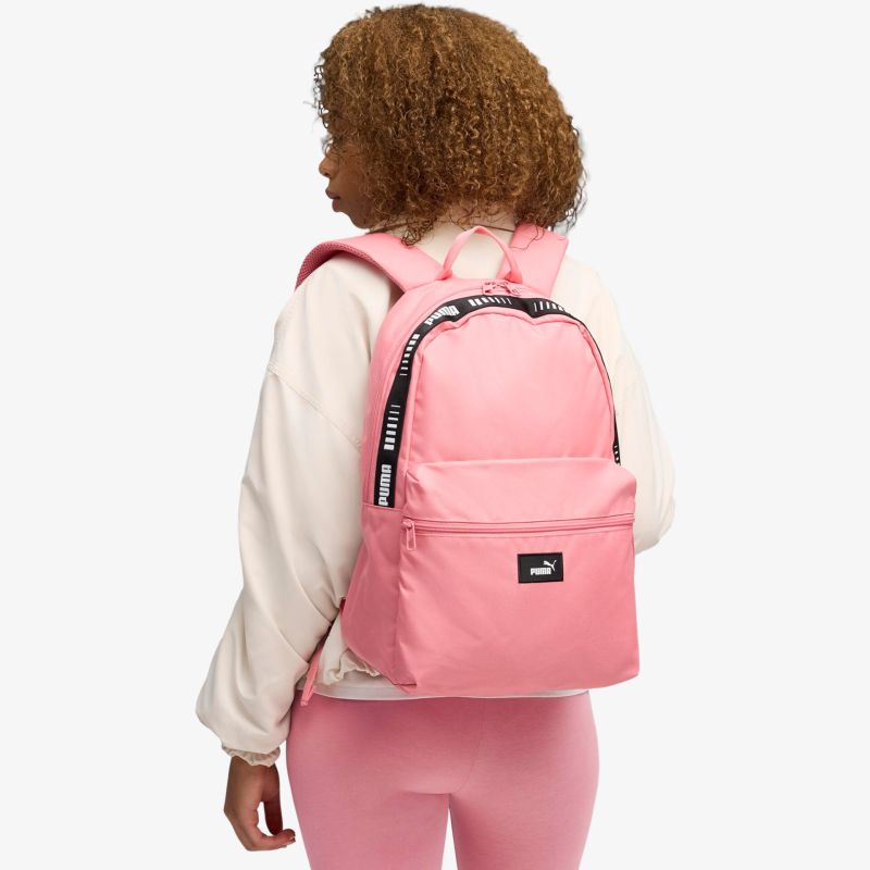 Moderner pinkfarbener Rucksack mit verstellbaren Trägern und gepolstertem Rücken für optimalen Tragekomfort