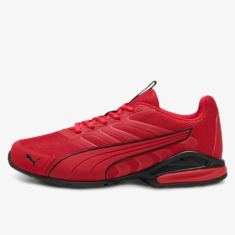 Rot sportlicher Sneaker mit atmungsaktivem Mesh, komfortabler Passform und rutschfester Laufsohle seitlich sichtbar
