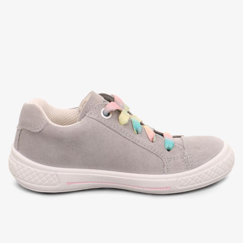 Bequemer Sneaker mit weichem Material und bunten Schnürsenkeln, flexible rutschfeste Sohle für Alltag