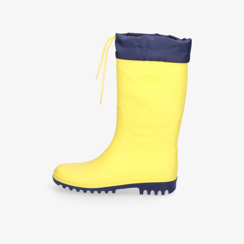 Seitliche Ansicht eines hoch geschnittenen gelben Gummistiefels mit blauem oberen Abschluss und rutschfester Sohle