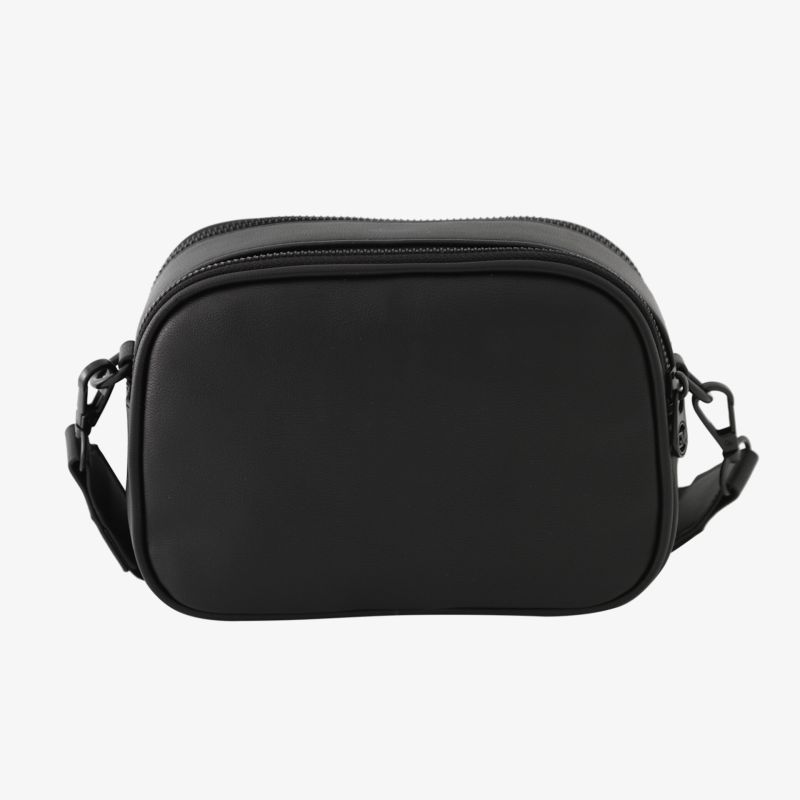 Schwarze kleine Umhängetasche aus Leder mit schlichtem minimalistischen Design und kompakter Form