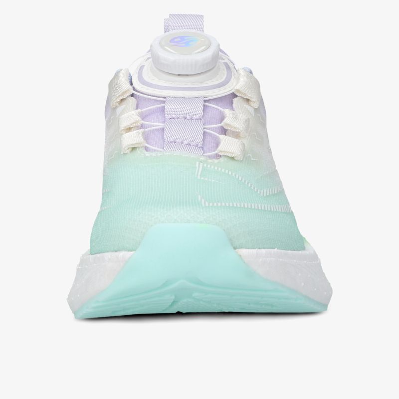 Moderne Sneaker mit atmungsaktivem Obermaterial und komfortabler Polsterung in sportlichem Design