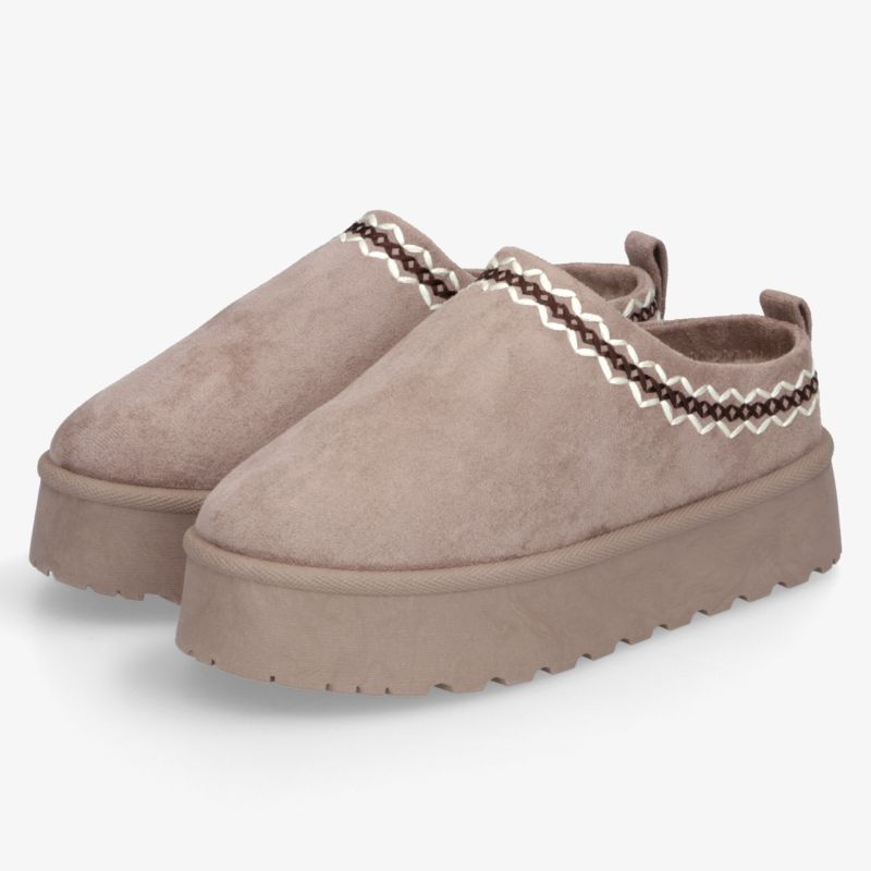 Beige Winter-Hausschuhe mit weicher Polsterung, rutschfester Sohle und komfortablem Tragegefühl als Paar