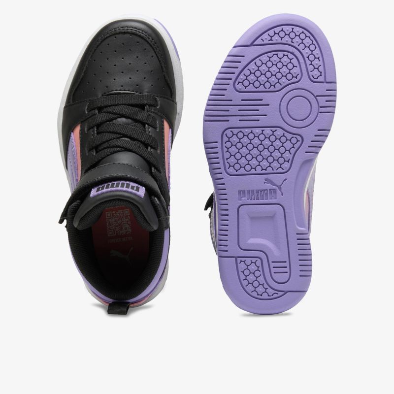 Schwarzer Sportschuh mit lila Anti-Rutsch-Sohle und stabilem Schnürsystem für maximalen Komfort und Halt