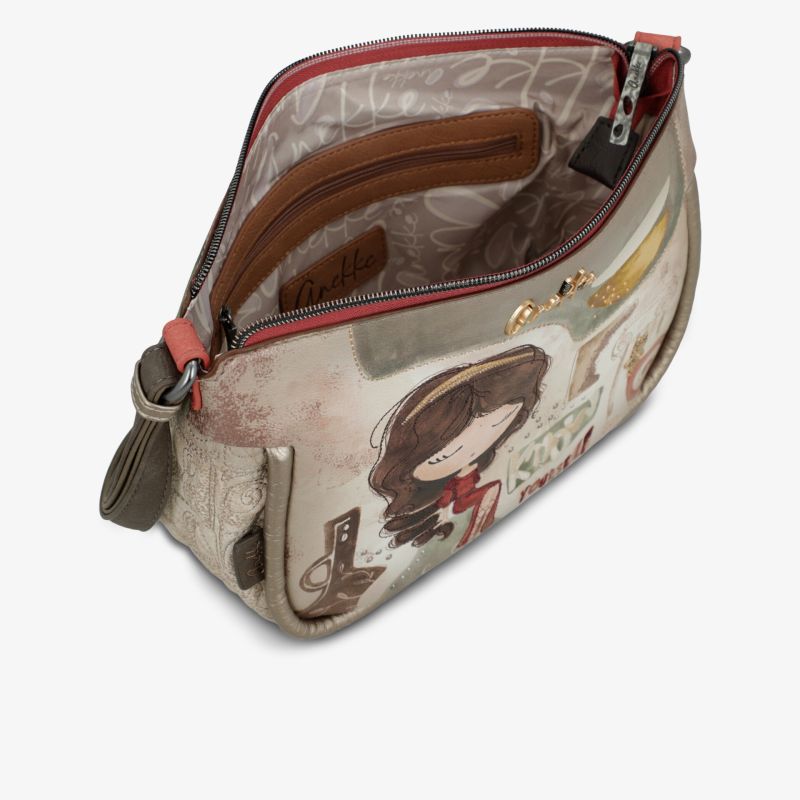 Kompakte und stilvolle Tasche mit dekorativer Grafik und hochwertigem Innenfutter.