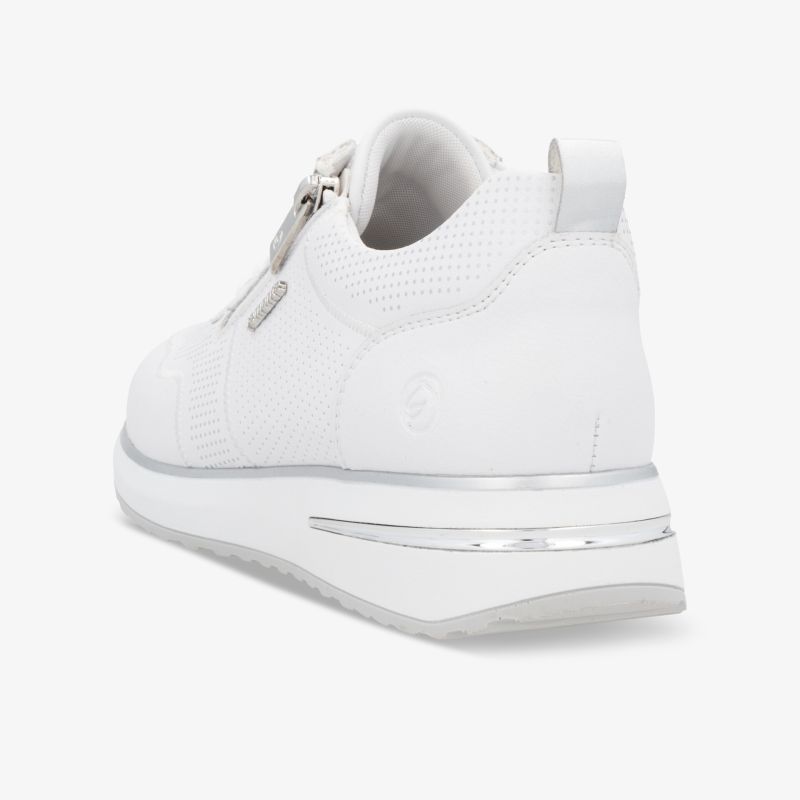 Weißer Sneaker mit Reißverschluss, komfortabel und sportlich, rutschfeste Sohle, modernes und flexibles Design schräg hinten fotografiert