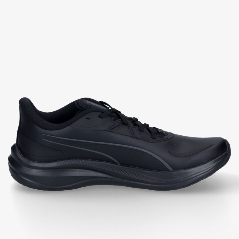 Schwarzer Sportschuh mit stoßdämpfender Sohle und bequemer Passform in klarer Seitenansicht