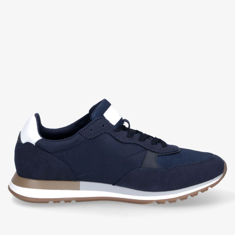 Leichter, atmungsaktiver Sneaker in sportlichem Design mit bequemer Passform und flexibler Sohle