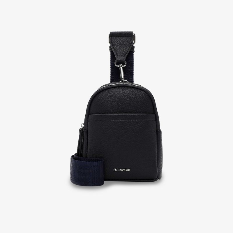 Kompakte schwarze Ledertasche mit Reißverschluss und verstellbarem Schultergurt, modernes Design für den Alltag
