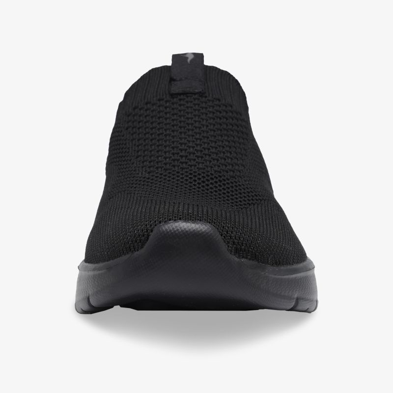 Leichter schwarzer Sneaker in Frontansicht mit flexiblem Schaft und rutschfester Sohle für hohen Tragekomfort