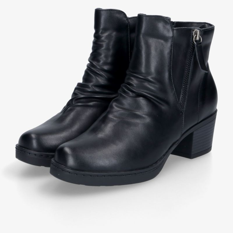 Schwarze Stiefelette aus weichem Lederlook mit elegantem Reißverschluss, bequemem Blockabsatz und markanter Profilsohle