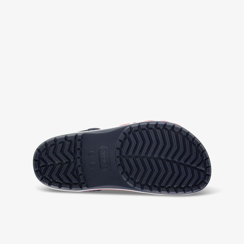 Robuste Schuhsohle mit tiefem Profil für rutschfesten Halt und stabile Trittsicherheit auf verschiedenen Untergründen