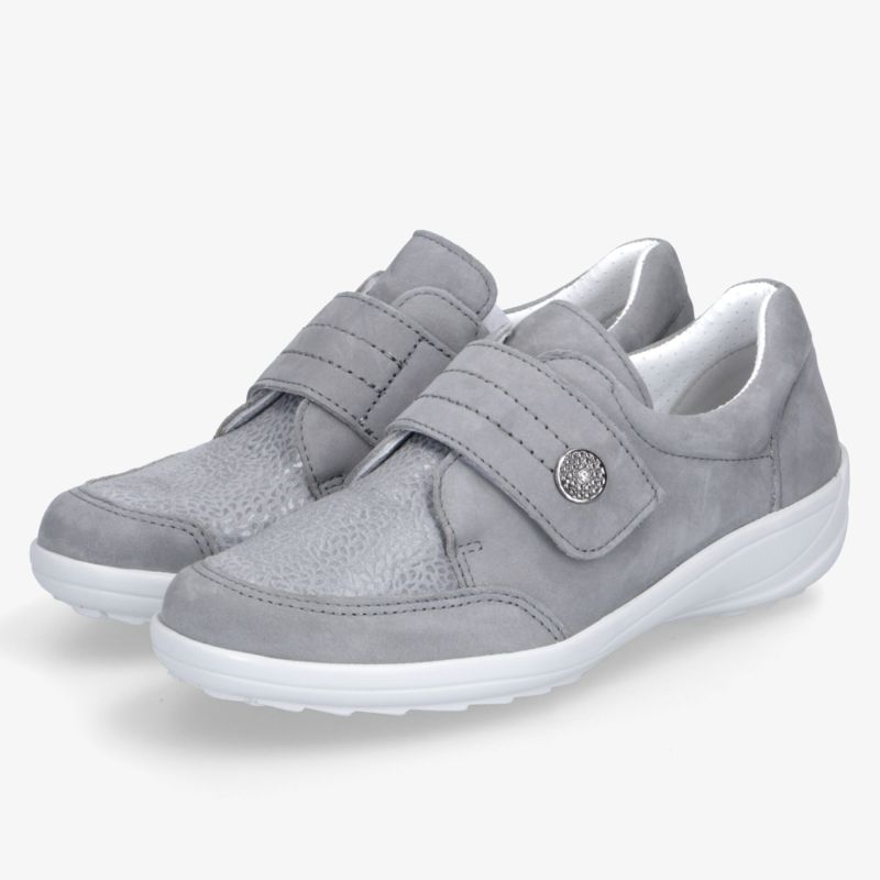 Bequemes Paar grauer Schuhe mit praktischem Klettverschluss und rutschfester weißer Sohle, ideal für den Alltag