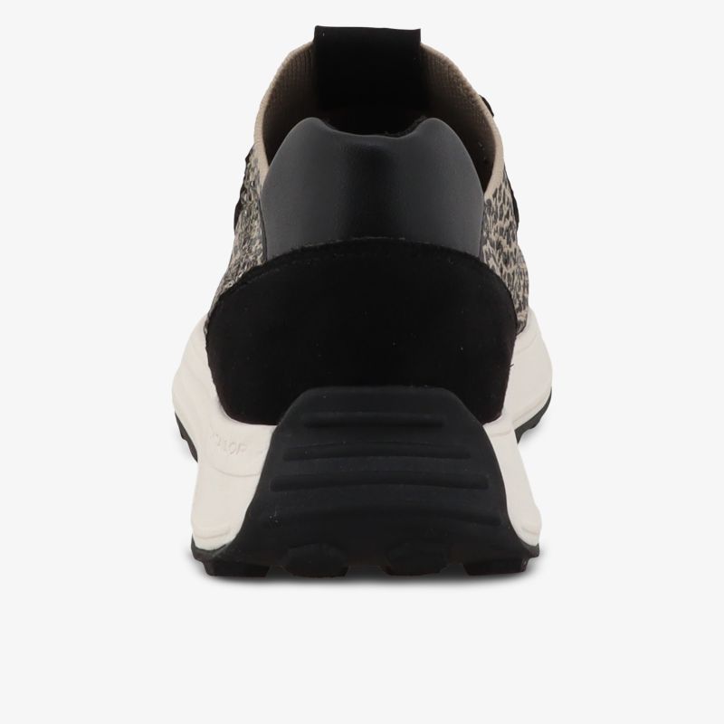 Schwarzer Sportschuh mit weißer rutschfester Sohle, robuster Fersenteil und modernem Design von hinten