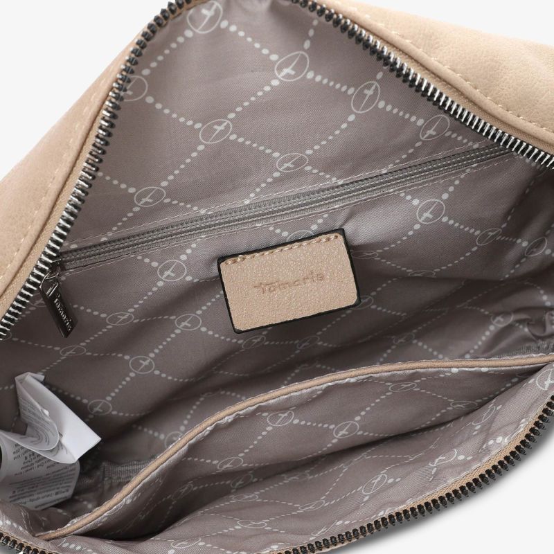 Detailaufnahme des Innenfutters mit Reißverschluss und Naht eines geräumigen Modells