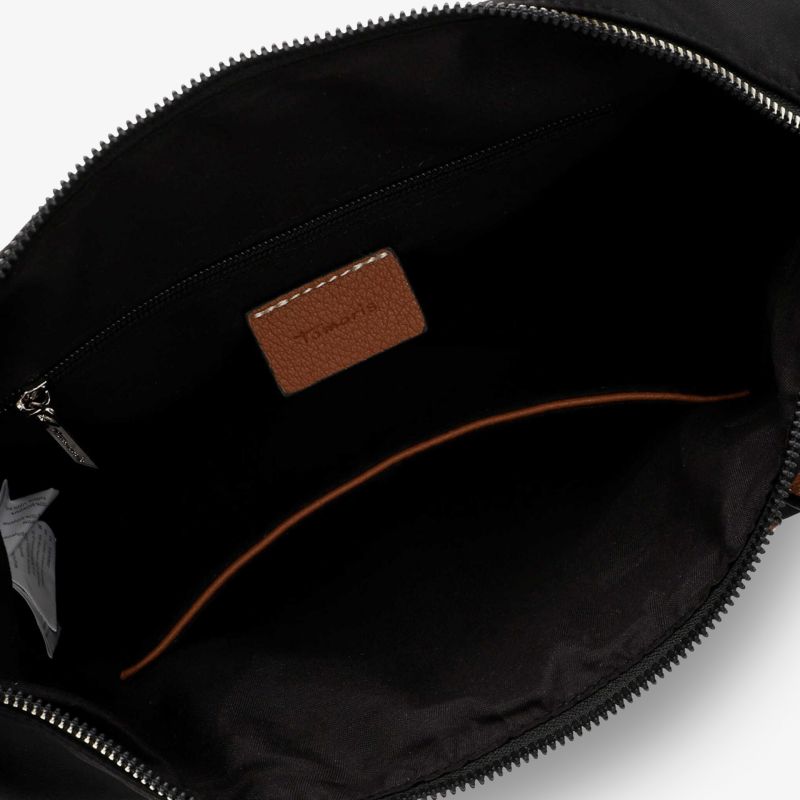 Geräumiger Innenraum einer Tasche mit weichem Futter und hochwertigem Reißverschluss sichtbar