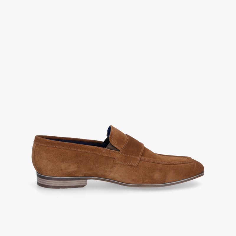 Eleganter brauner Wildleder-Loafer mit klassischem Design und bequemer Passform. Ideal für jeden Anlass.