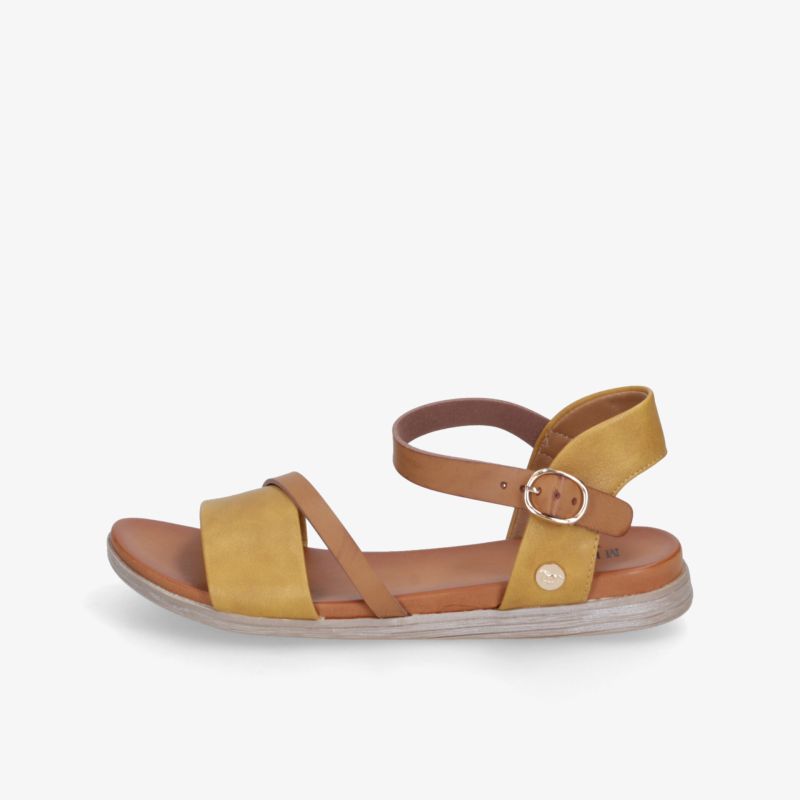 Bequeme gelbe Sandale mit verstellbarem Riemen und weichem Fußbett, ideal für angenehmes Tragegefühl