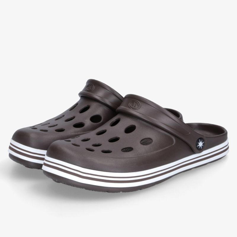 Komfortable braune Clogs mit Belüftungslöchern und rutschfester Sohle für vielseitigen Einsatz drinnen und draußen.