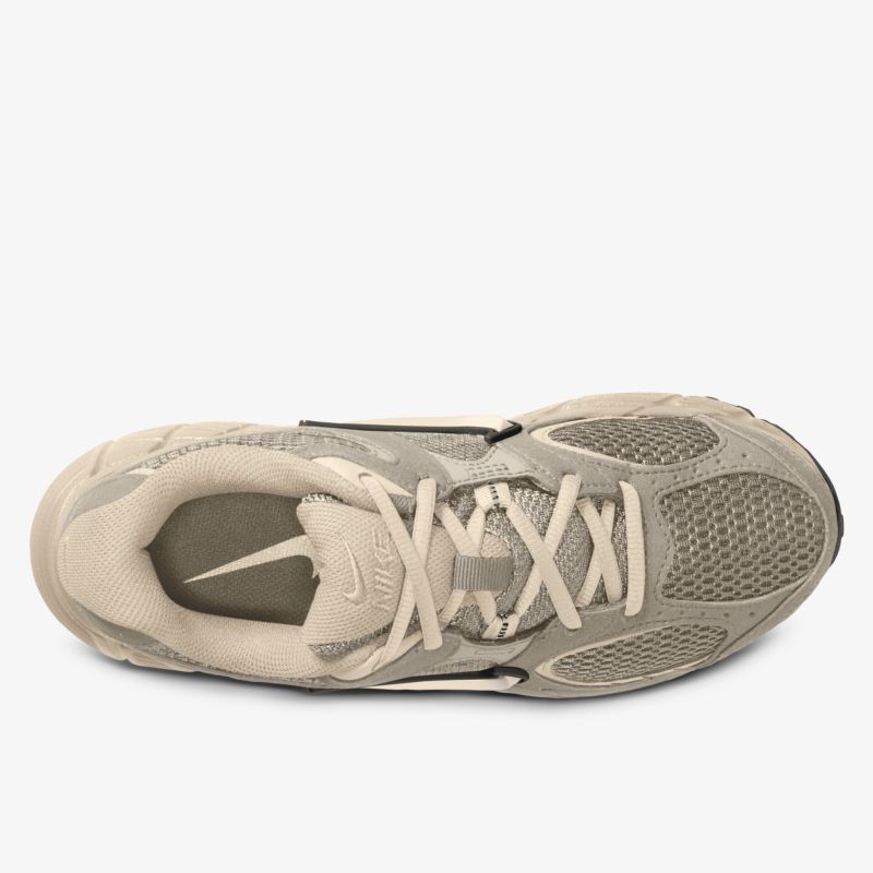 Moderner Schuh mit Mesh-Obermaterial und komfortabler Passform für aktiven Lebensstil.