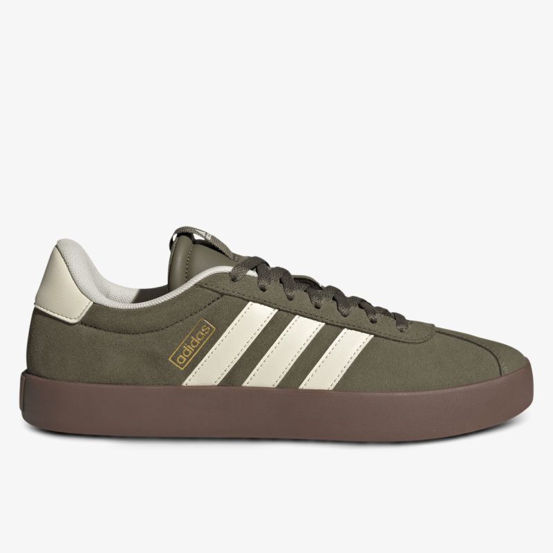 Seitliche Ansicht sportlicher Sneaker in dezenten Farbtönen, bequem und modisch für den Alltag