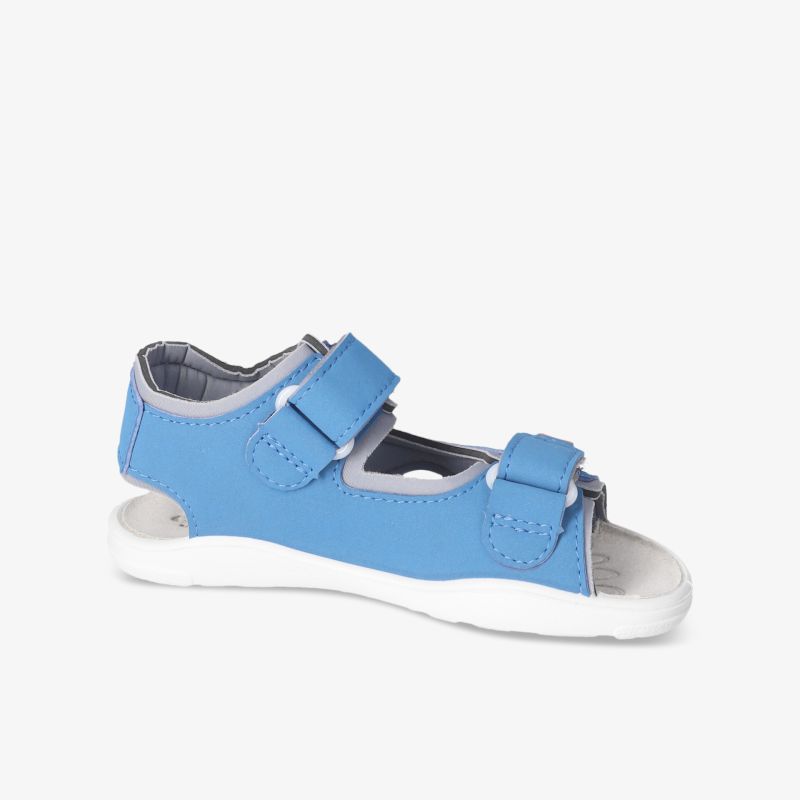 Leichte blaue Sandale mit verstellbaren Klettverschlüssen und flexibler Sohle für hohen Komfort