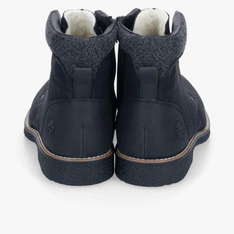 Robuster schwarzer Winterstiefel mit warmer Innenfütterung, stabiler Sohle und bequemem Schaftrand, Rückansicht