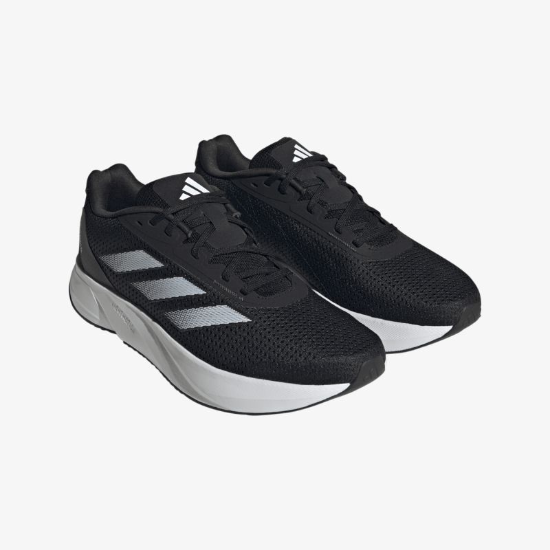 Schwarze Sportschuhe mit weißer Sohle, ideal für sportliche Aktivitäten und bequemen Alltagsgebrauch.
