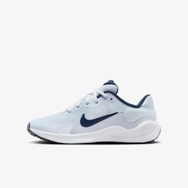 Moderner leichter Sportschuh mit atmungsaktivem Material und rutschfester Sohle, ideal für vielseitigen Einsatz