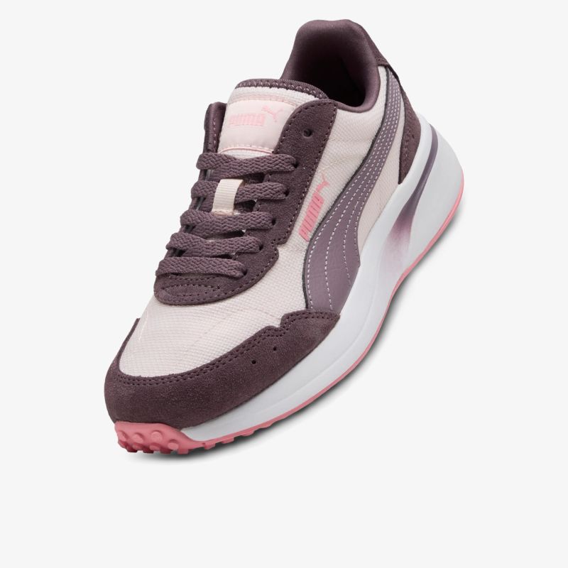 Bequemer Sneaker mit modernem Design und atmungsaktivem Material für optimalen Tragekomfort und Haltbarkeit