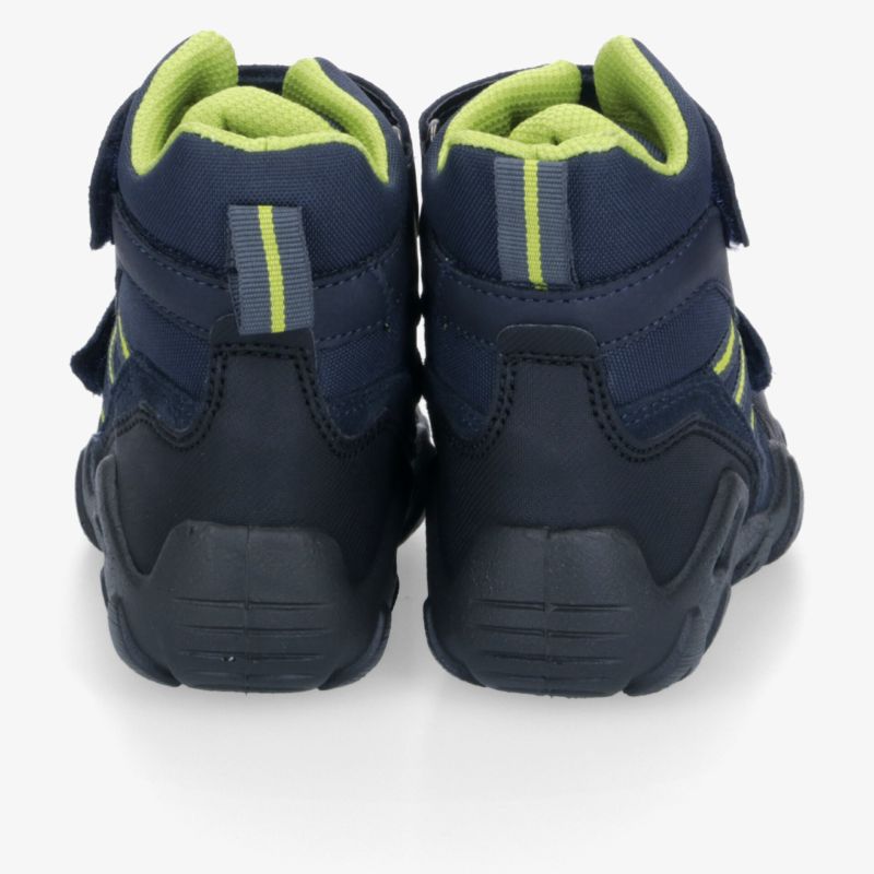 Robuste Sportschuhe in Blau mit leuchtend grüner Polsterung, stabile Sohle und praktischer Klettverschluss von hinten