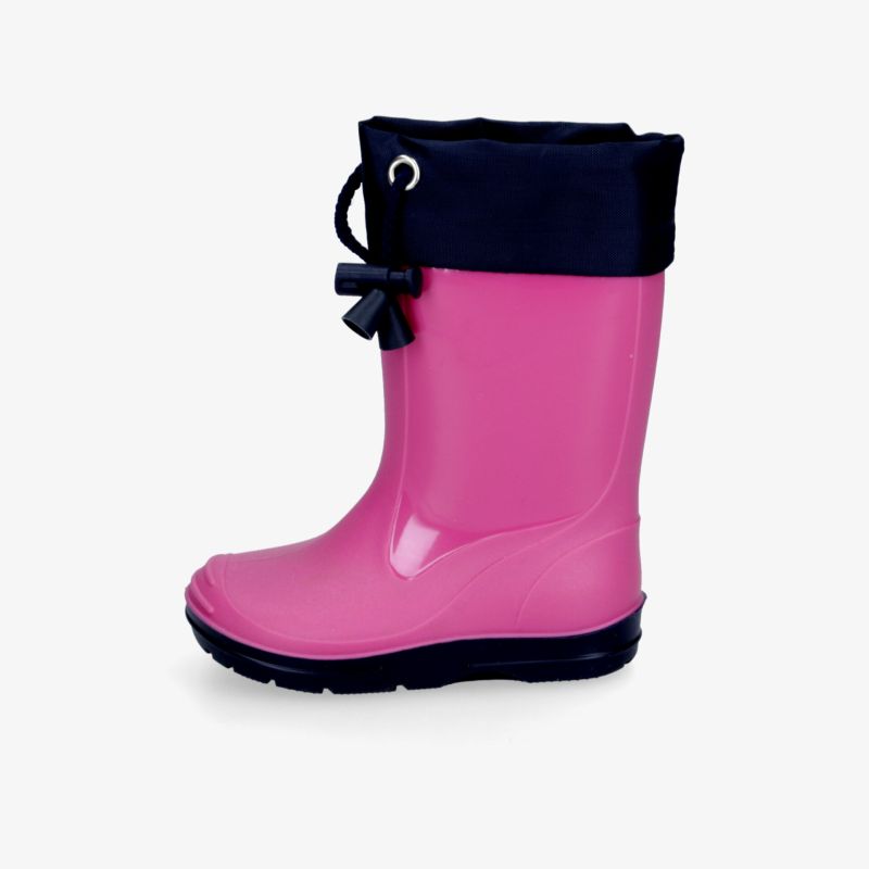 Rosa Gummistiefel mit flexiblem, dunkelblauem Umschlag und rutschfester schwarzer Sohle für sicheren Halt