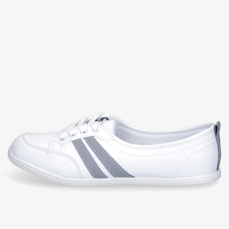 Leichter weißer Sneaker mit sportlichem Design und rutschfester Sohle, ideal für bequemen Alltag