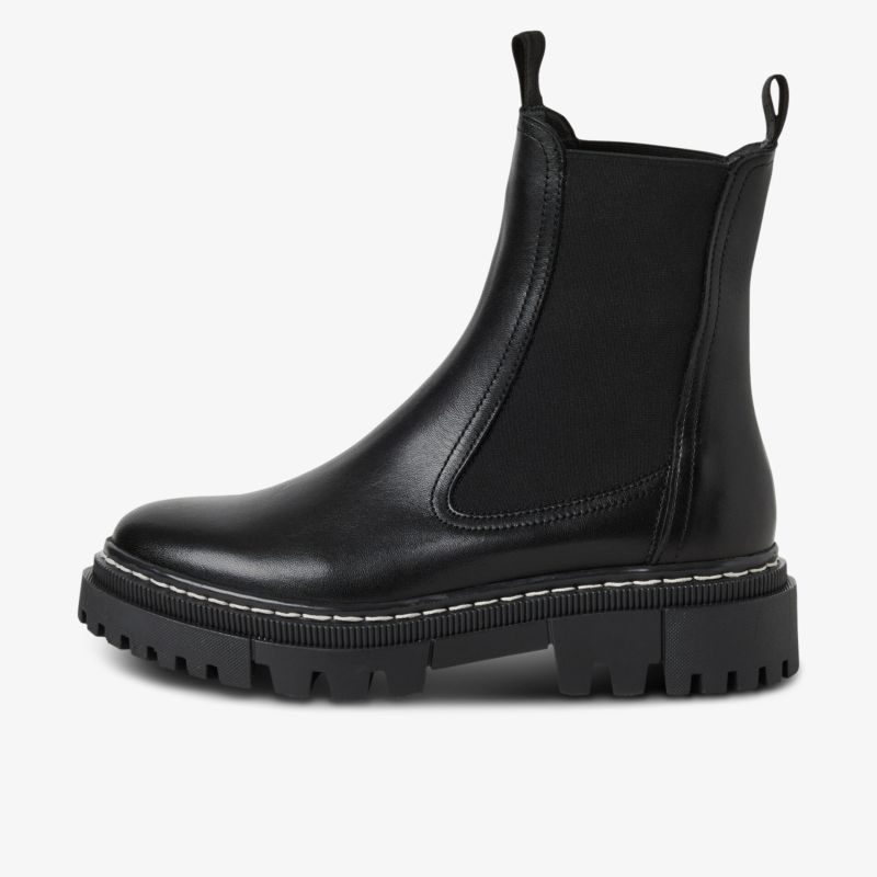 robuster schwarzer Chelsea Boot mit elastischem Einsatz und profilierter Sohle, seitliche Ansicht