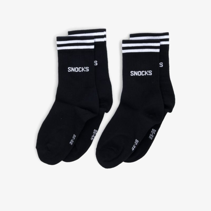 Schwarze sportliche Socken mit elastischem Bündchen und komfortabler Passform als Paar dargestellt