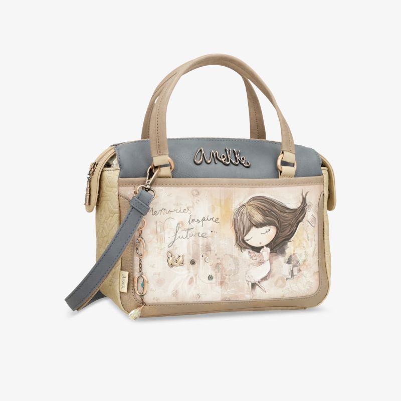 Kompakte Tasche mit robustem Griff und kreativem Muster, kombiniert praktische Funktion mit stilvollem Design