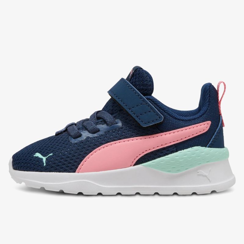 Leichter Sportschuh mit atmungsaktivem Material, rutschfester Sohle und elastischem Klettverschluss in modernem Design