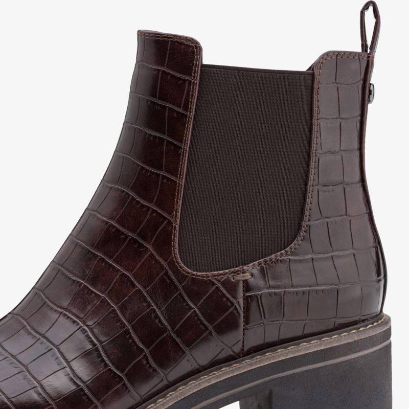 Brauner Chelsea Boot mit Kroko-Prägung, elastischem Einsatz und robustem Absatz für komfortablen Halt