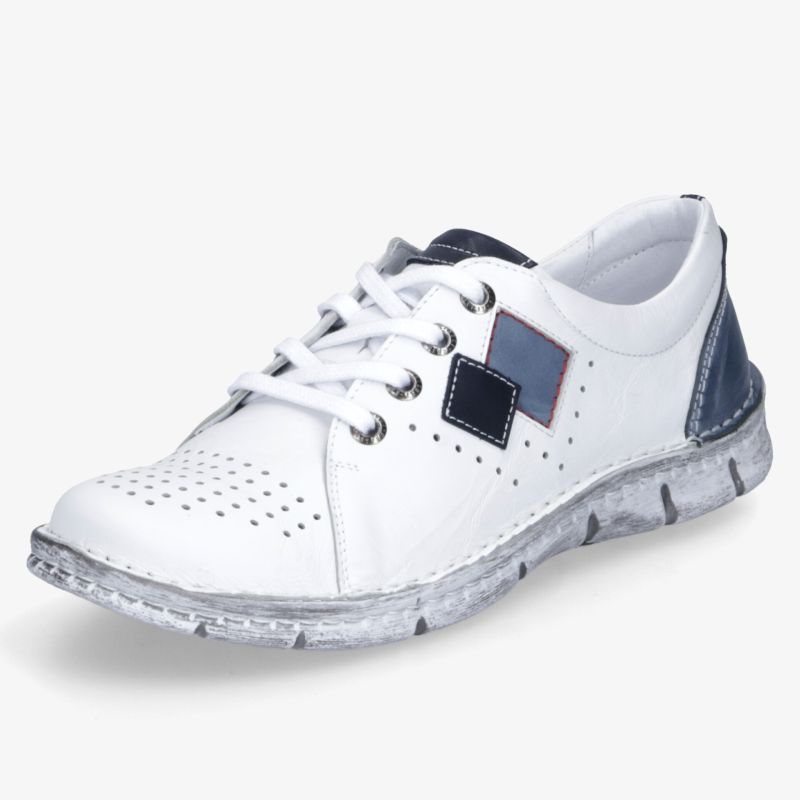 Weißer Freizeit-Schuh mit blauen Akzenten und perforiertem Obermaterial in schräger Frontansicht