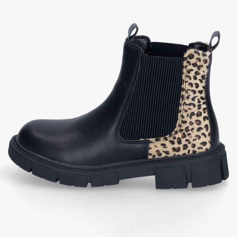 Schwarzer Chelsea Boot mit elastischem Seiteneinsatz, markantem Leoprint, robuster Profilsohle und komfortabler Passform